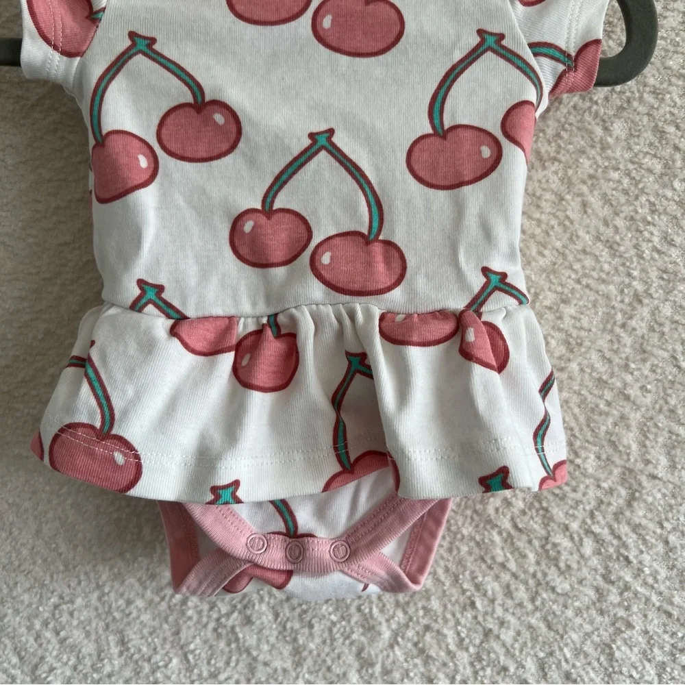 Monica + Andy Baby Girl Cherries Organic Cotton Bodysuit W Skirt Size 0-3 Months